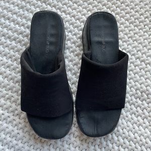 Chunky y2k black platform sandals